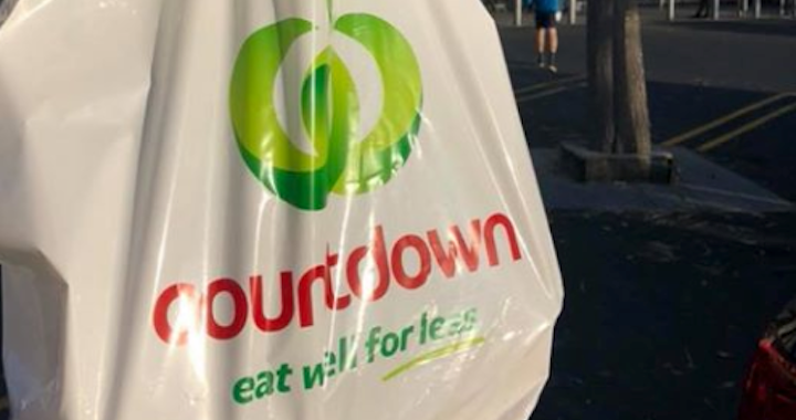Countdown clears up confusion over plastic bags in phase-out stores – Newshub.co.nz
